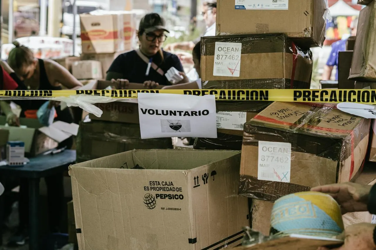 Cajas de ayuda organizadas por voluntarios